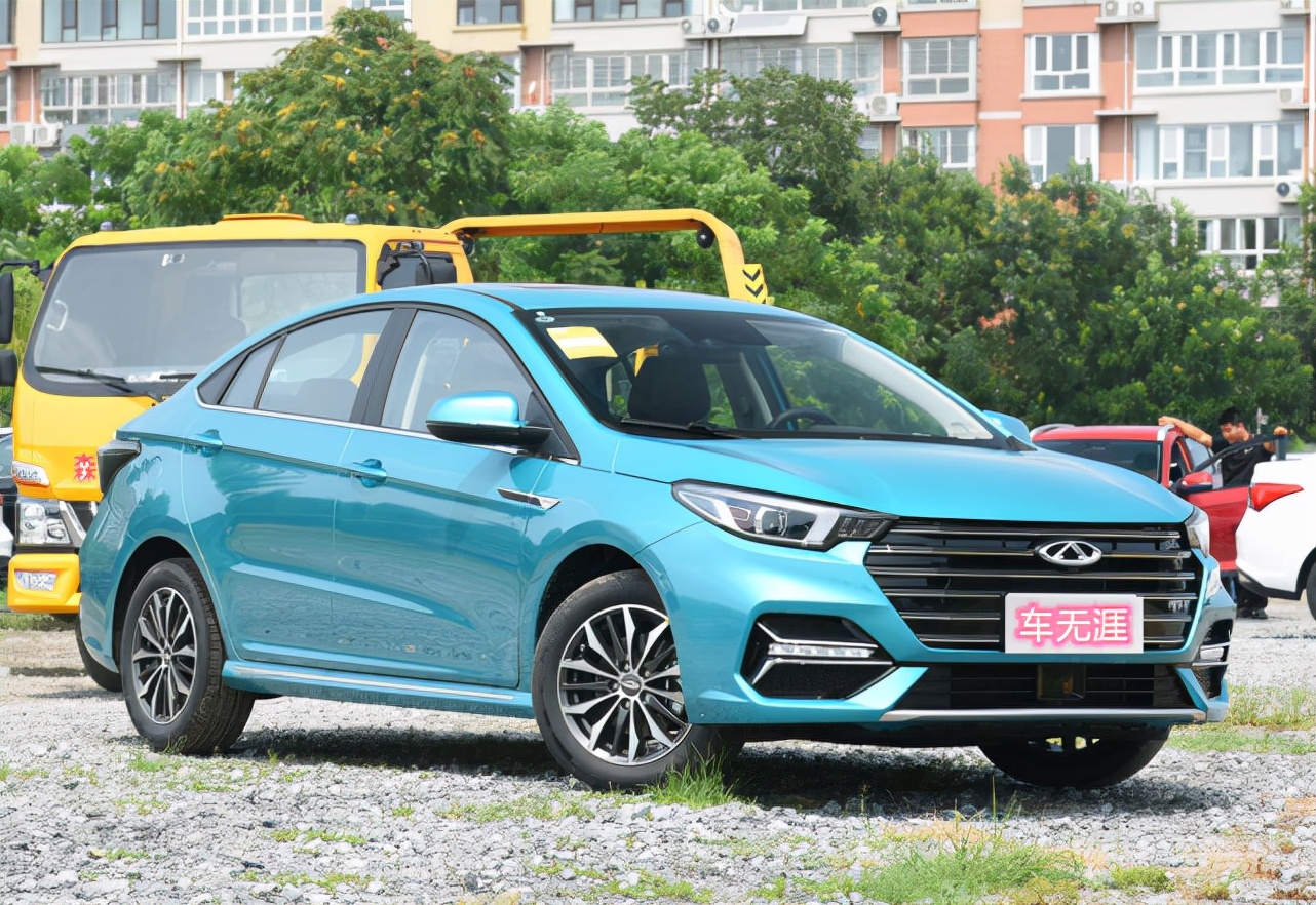 艾瑞泽5plus水星灰小艾和小泽对比,艾瑞泽5plus1.5t小艾和小泽区别