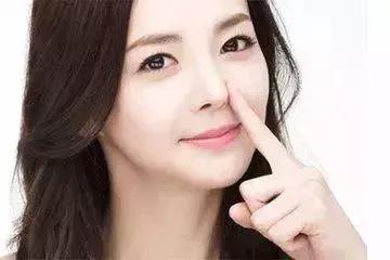 化妆真的能完全遮住瑕疵吗,化妆也掩盖不了岁月的痕迹