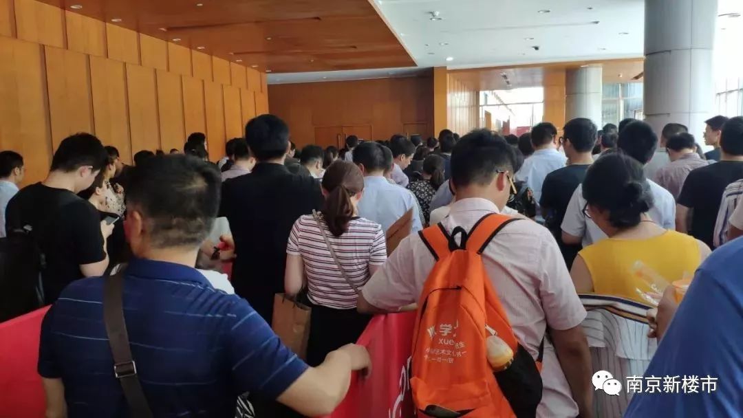 南京首付68w地铁口别墅,南京岔路口180万精装三房