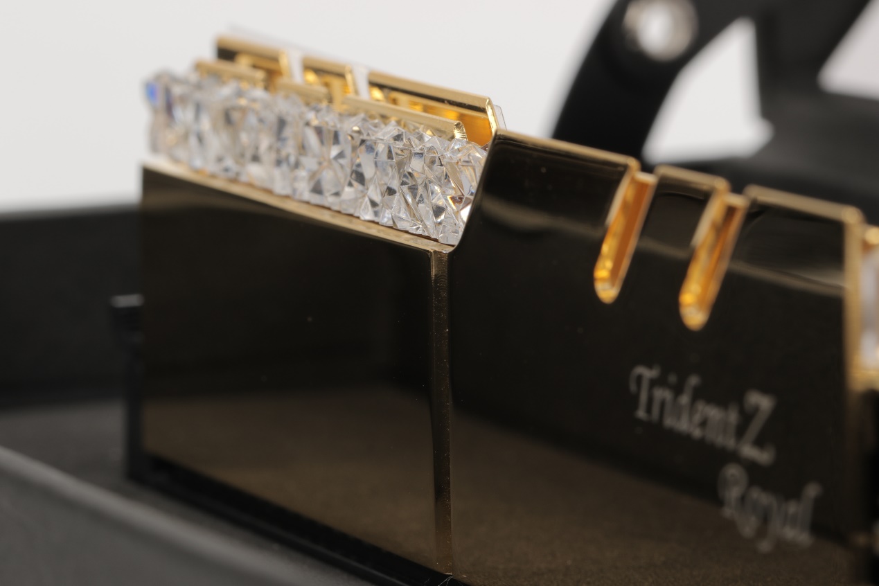 内存芝奇皇家戟16gb3600开箱,芝奇皇家戟ddr43200内存条能超频嘛