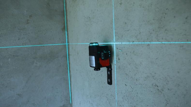 12线激光水平仪测评,12线水平仪测试准度