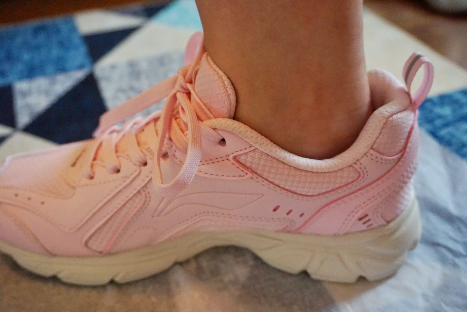 女跑步鞋推荐李宁,李宁跑步鞋女款哪个好