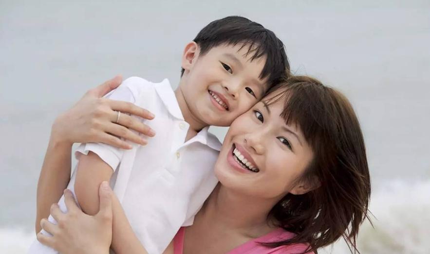 5岁孩子撕坏车衣被打,孩子碰坏车被打爸爸来解决