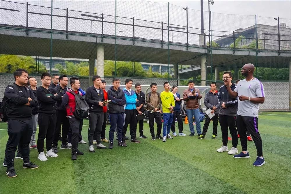 “球”学英超丨是什么神秘力量，让他们大冬天穿短袖儿……