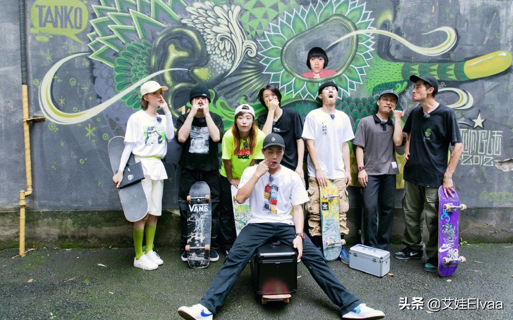 王珞丹美艳动人,王珞丹深v吊带长裙