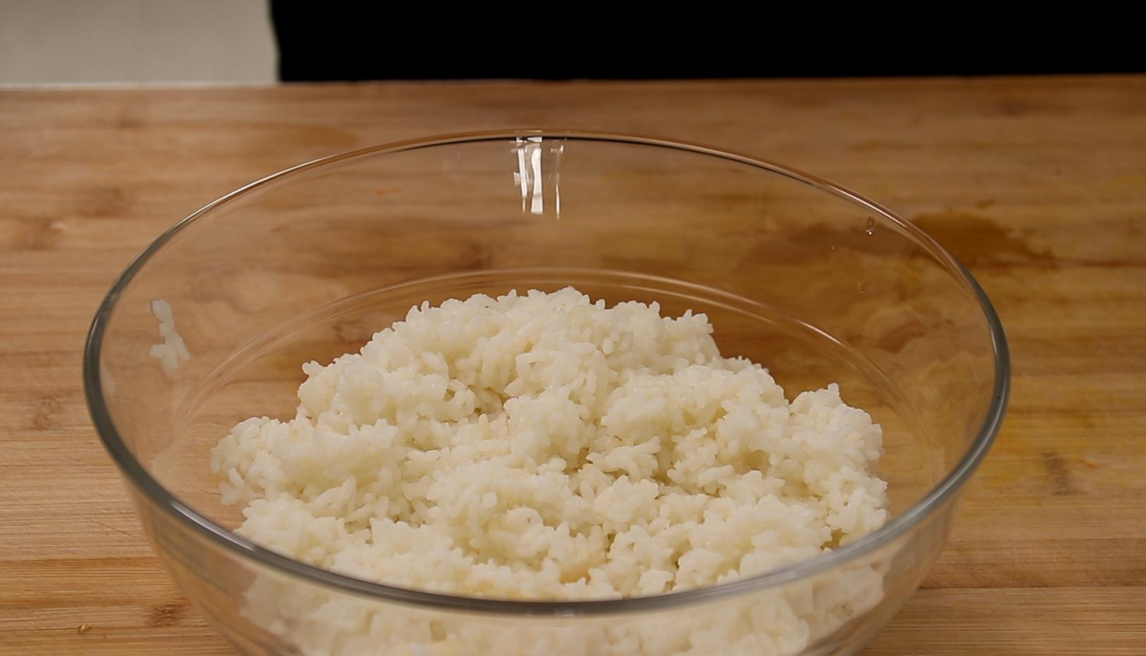 老辈蒸米饭,蒸米饭粒粒分明需要放多少水