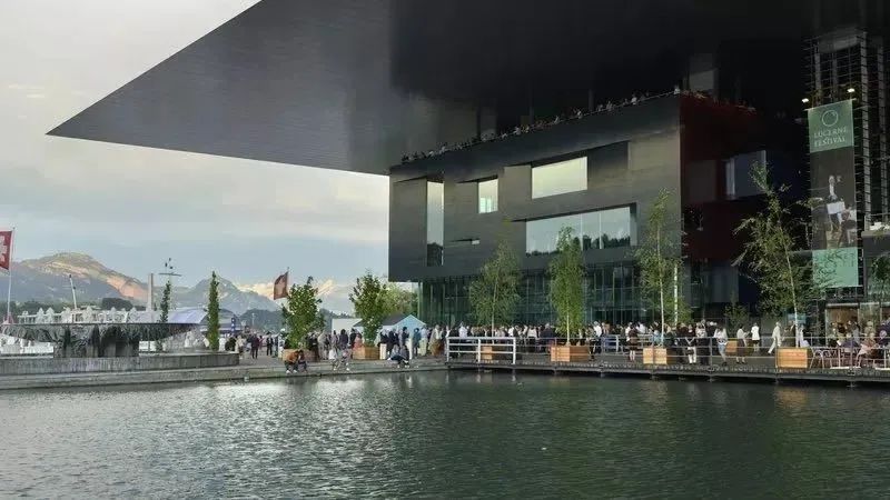 《文艺热搜榜》：张亮推出全套贝多芬唱片，龙美术馆60元看5个展