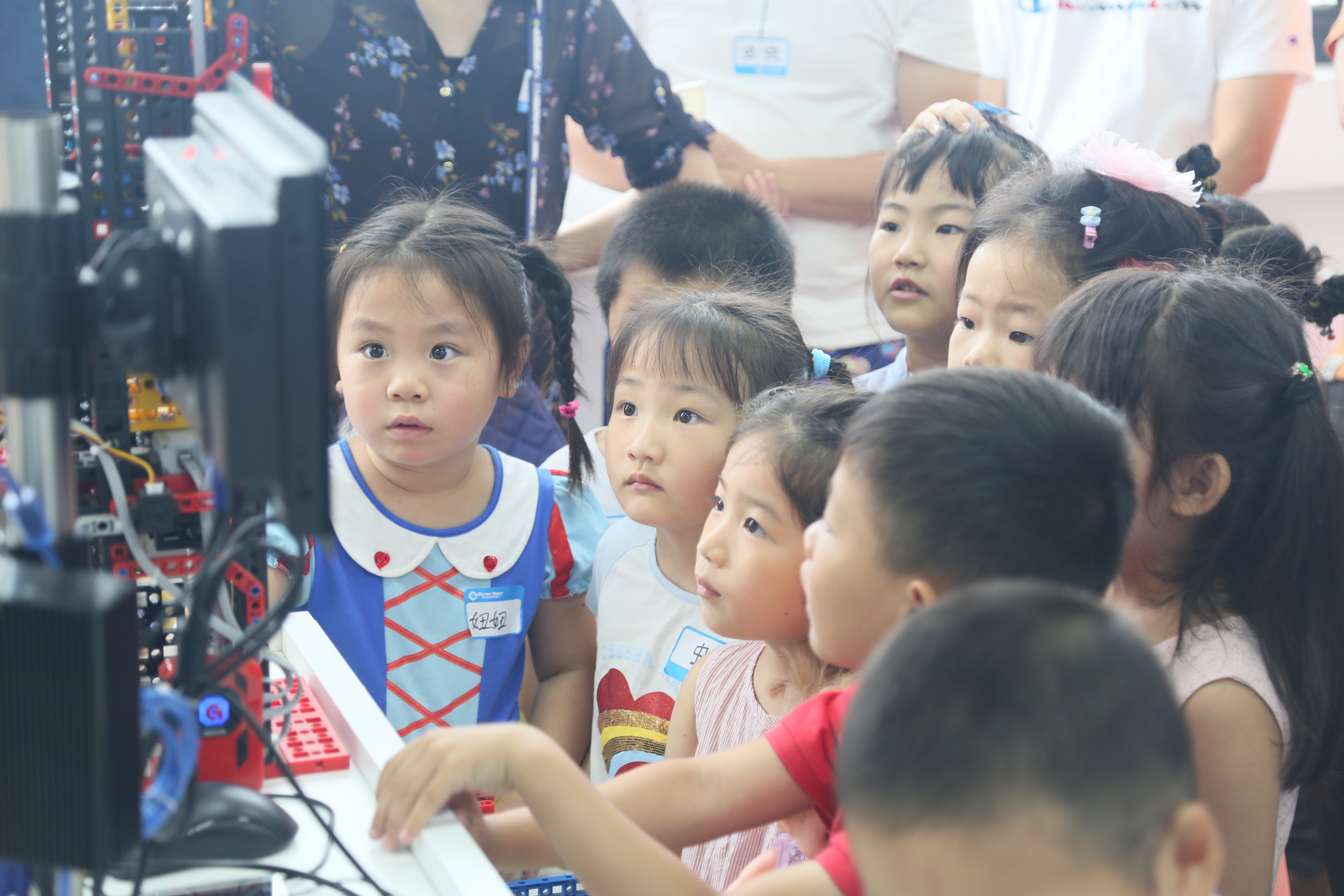 智能按摩机器人加盟,机器人编程教育加盟