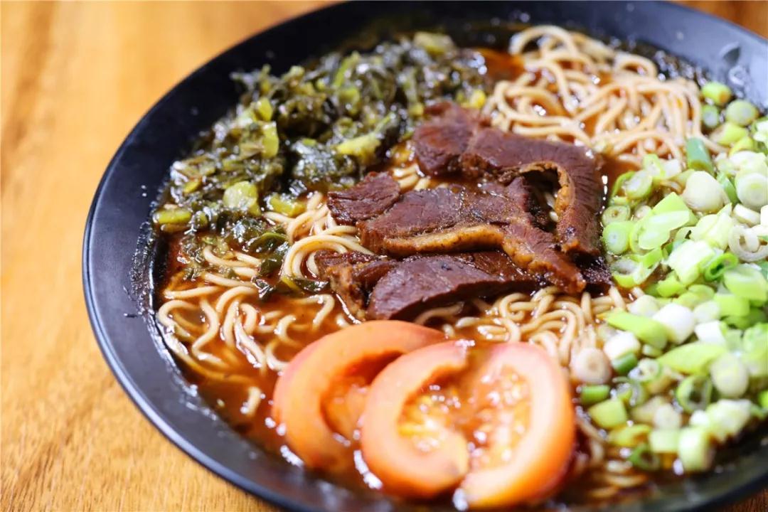 平顶山步行街新的小吃街,曝光街边小吃