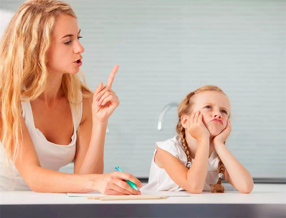 孩子遇到困难不愿和大人沟通,怎么和零零后的孩子沟通