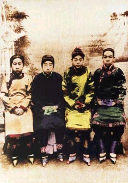 清军抓住太平天国的女将士,太平军女兵被捕