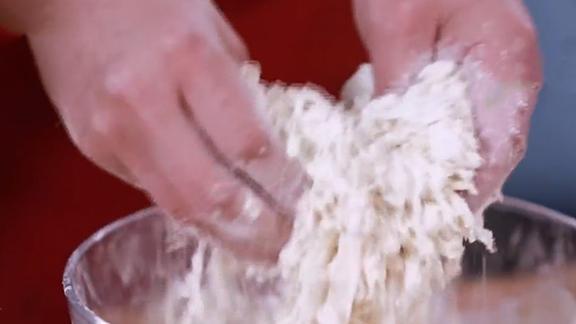 和面不粘手方法,和面不粘手技巧