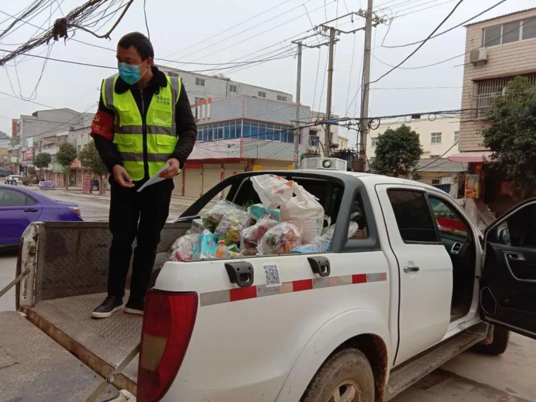 关键时刻军人冲锋陷阵,关键时刻军人最棒