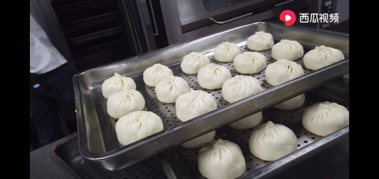 专业师傅做的包子，造型精美像在发光，西瓜视频教你怎么做好吃