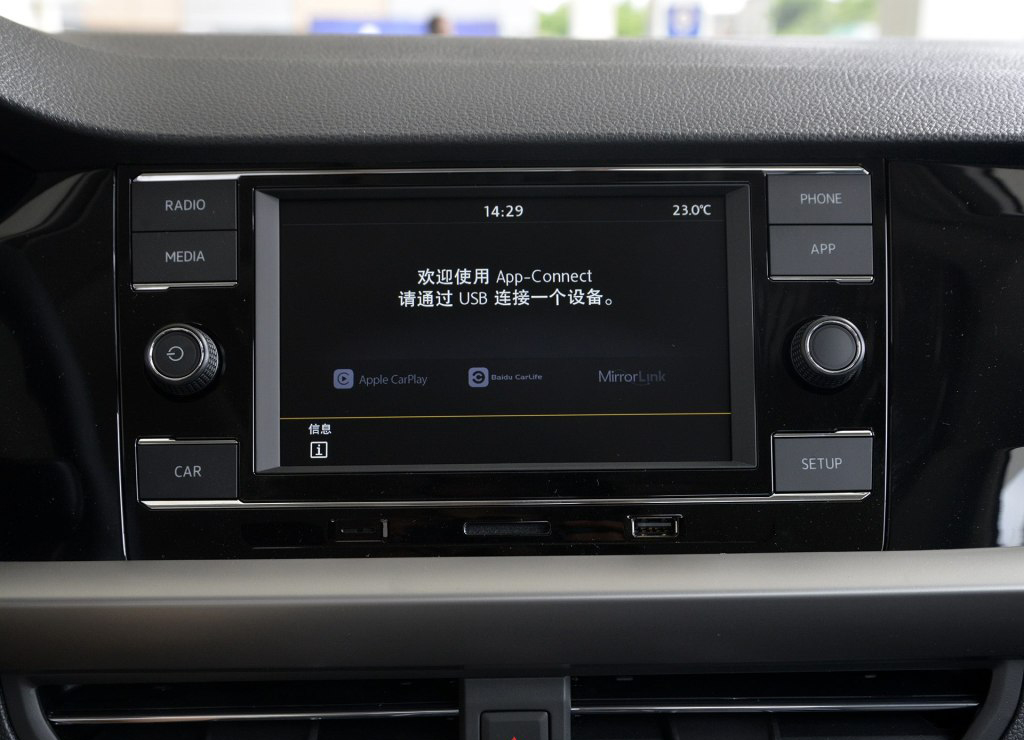 朗逸和荣威i5哪个值得购买,朗逸手动和荣威i5手动挡哪个好