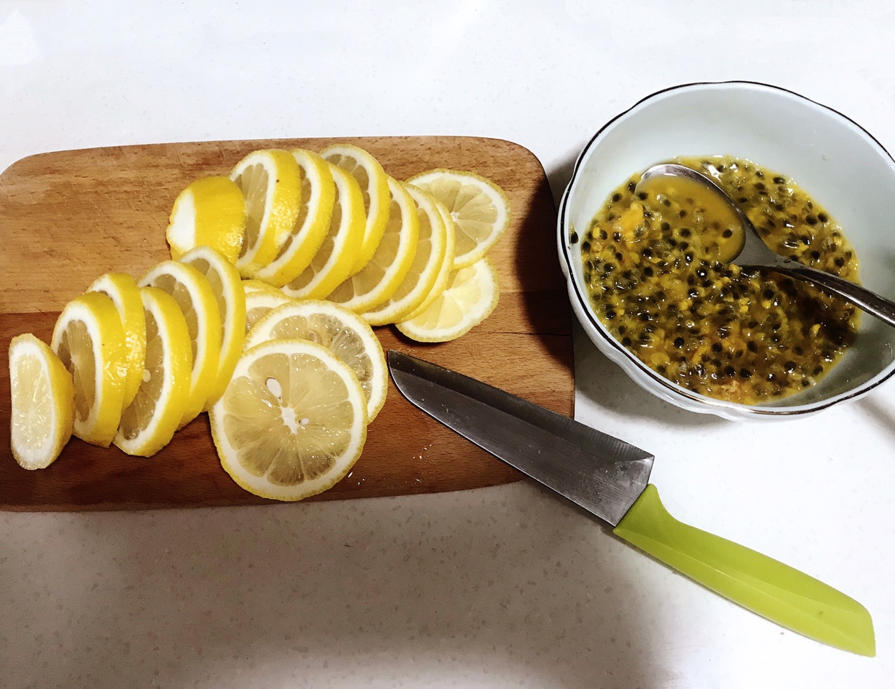 柠檬和蜂蜜一起做有什么功效,柠檬和蜂蜜可以做什么水喝