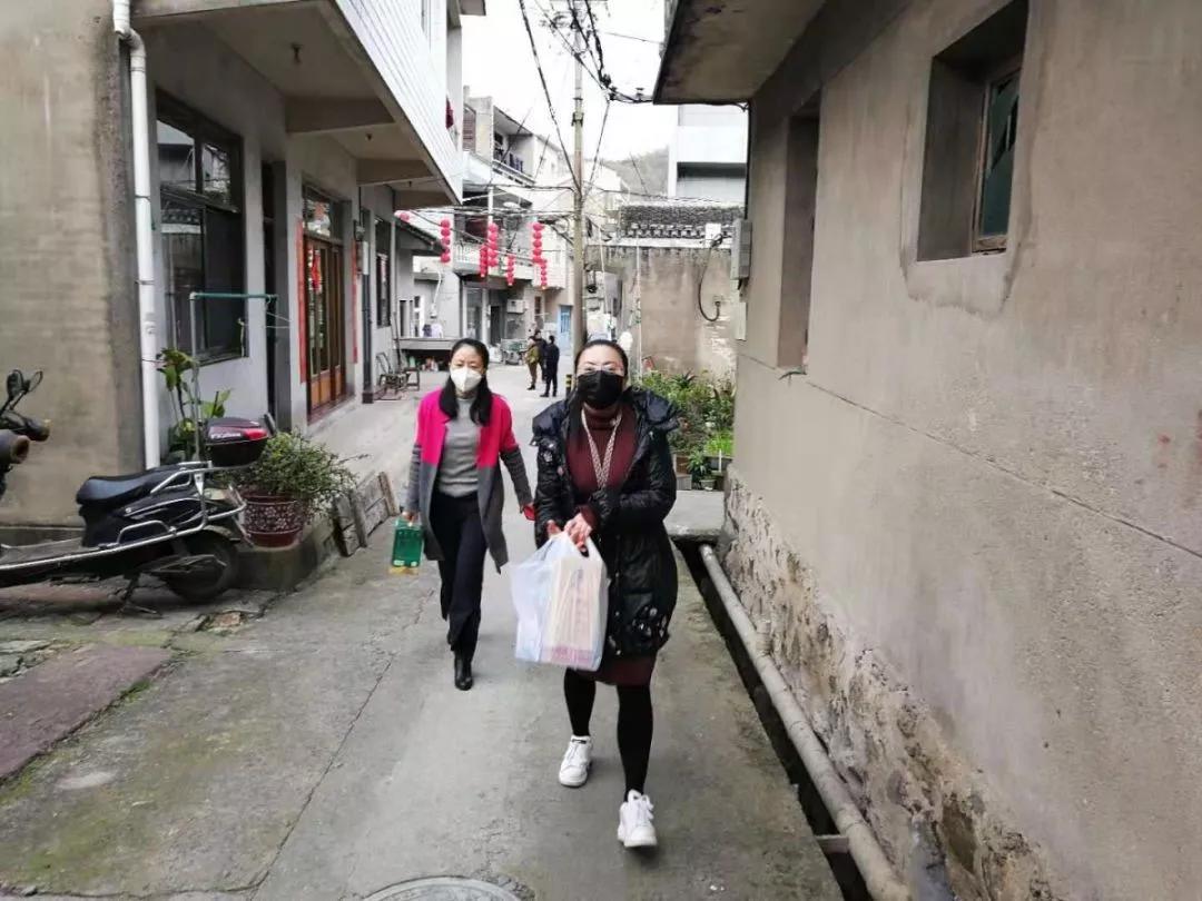 众志成城守护你们,同心抗疫暖心相助