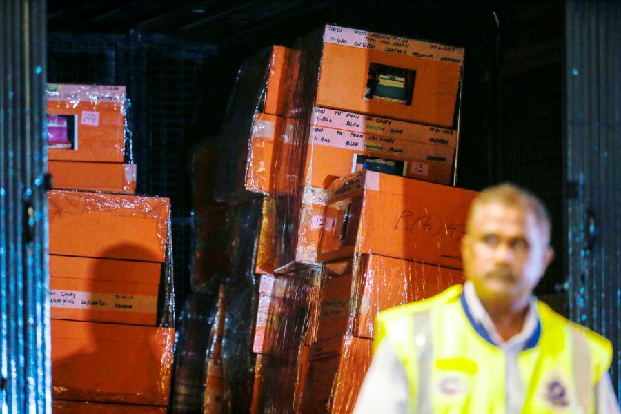 贪腐数亿，狂买千万珠宝爱马仕，马来西亚都被她“掏空”？