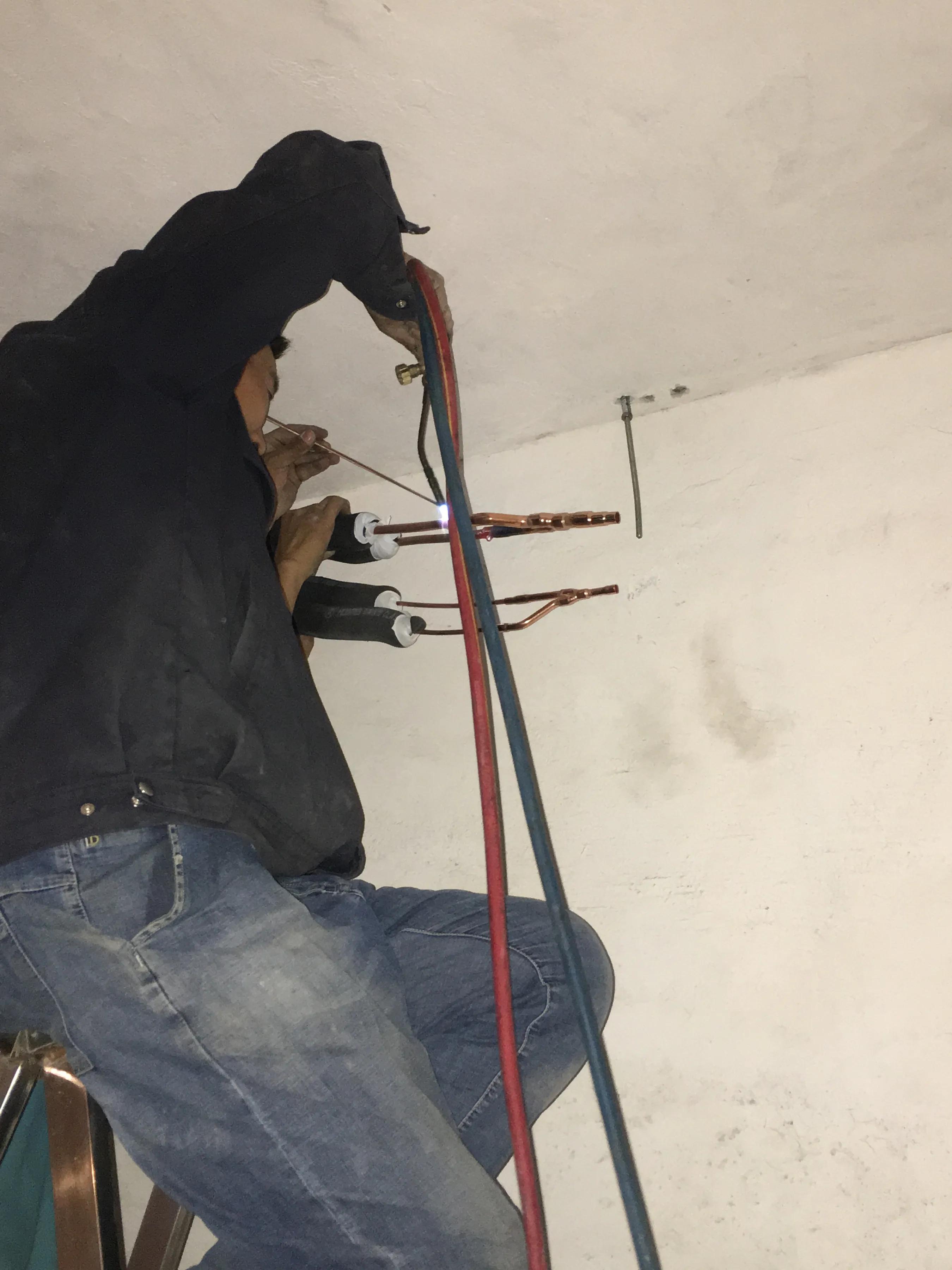 今天开始给家里安装中央空调