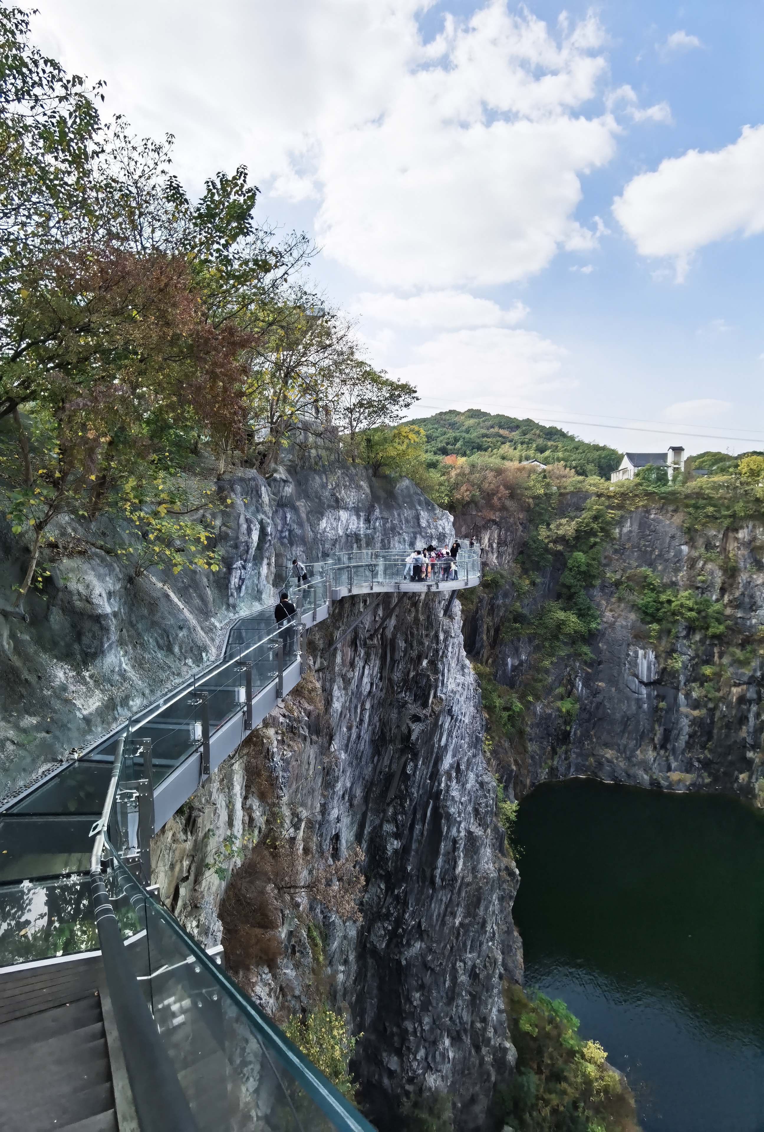 为什么深坑酒店被称为建筑奇迹,惊艳世界的深坑酒店