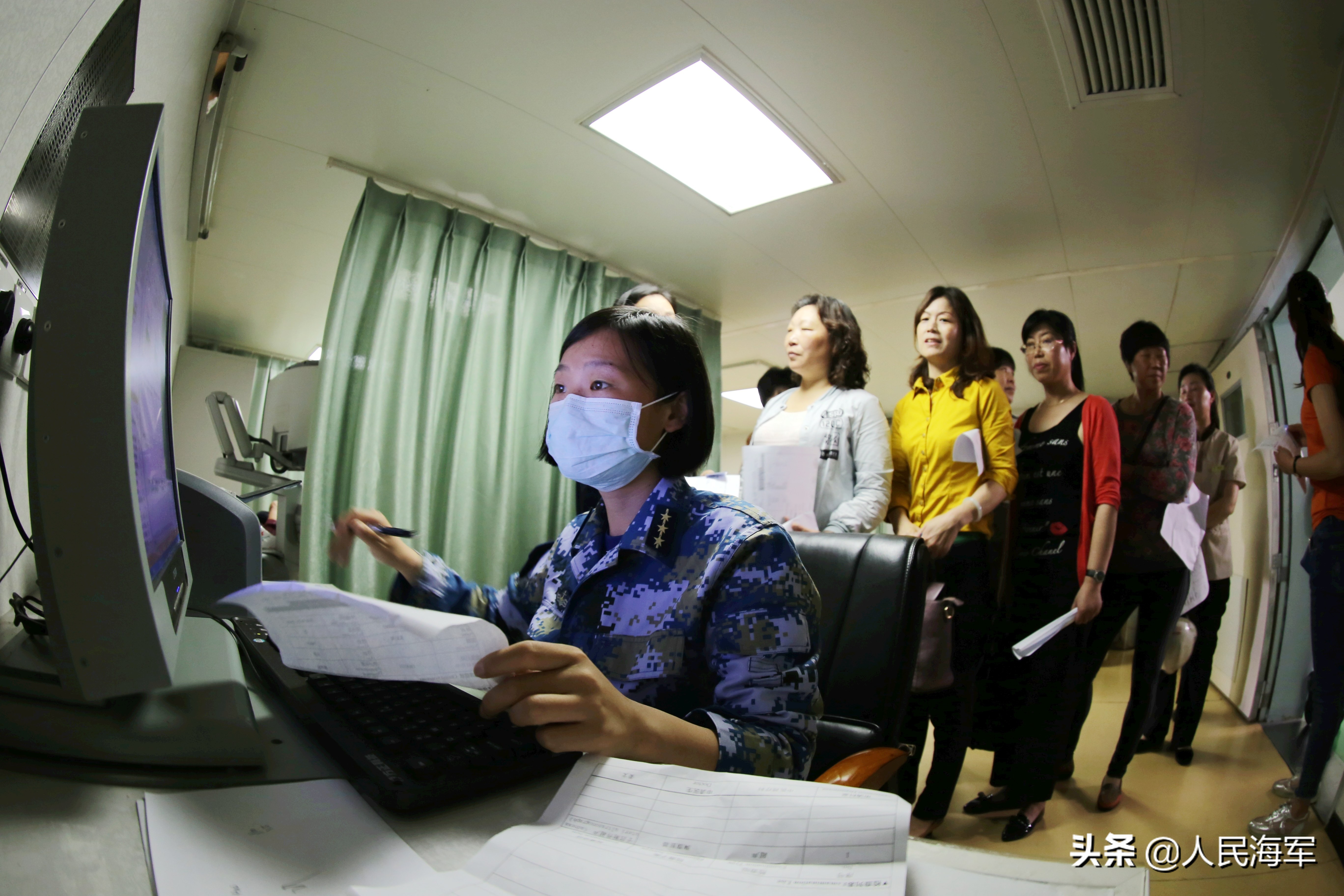 “请让我再亲吻一下祖国”—海外华人华侨眼里的和平方舟