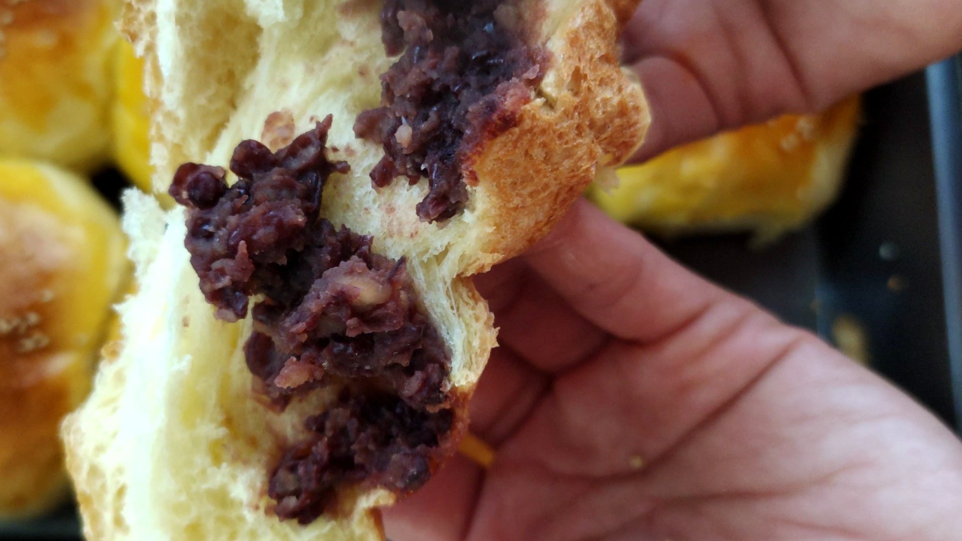 手揉面包烘焙教程,不用高筋面粉揉出膜的面包做法