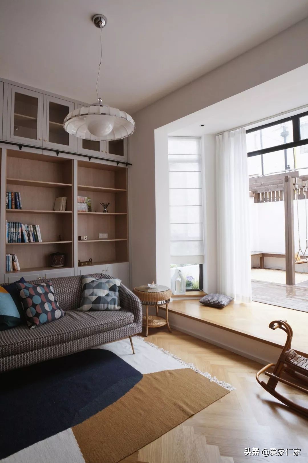 她买下32㎡上海老旧学区房，为女儿打造小桃园，还有超舒适大庭院