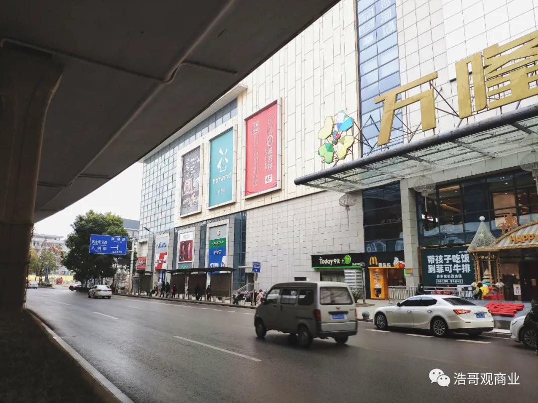 武汉在建专业足球场,武汉屋顶球场