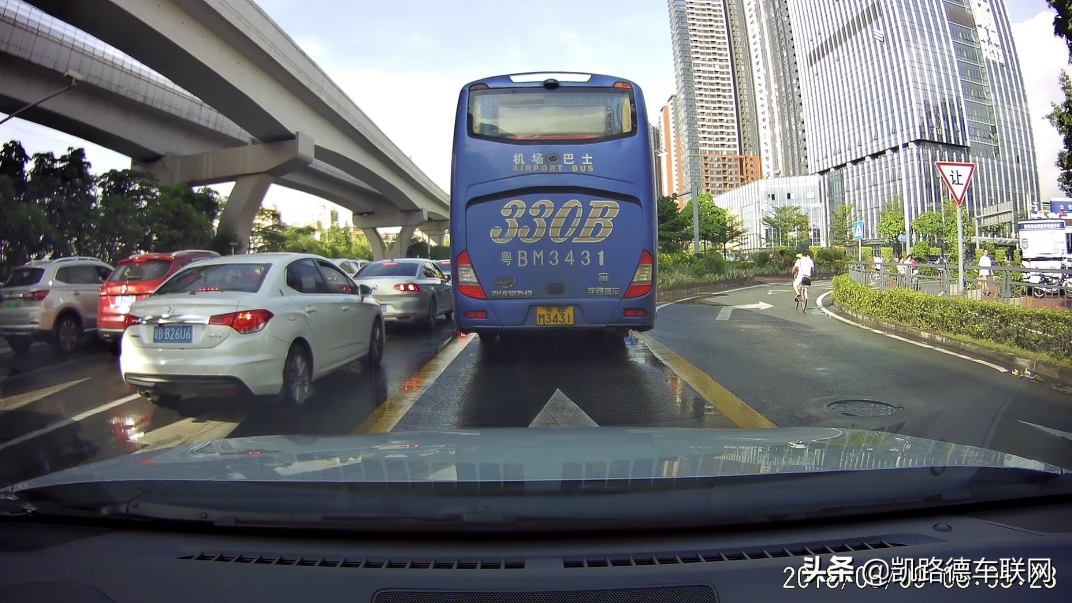 行车记录仪后摄像头安装哪里正确,行车记录仪后摄像头装哪个位置好