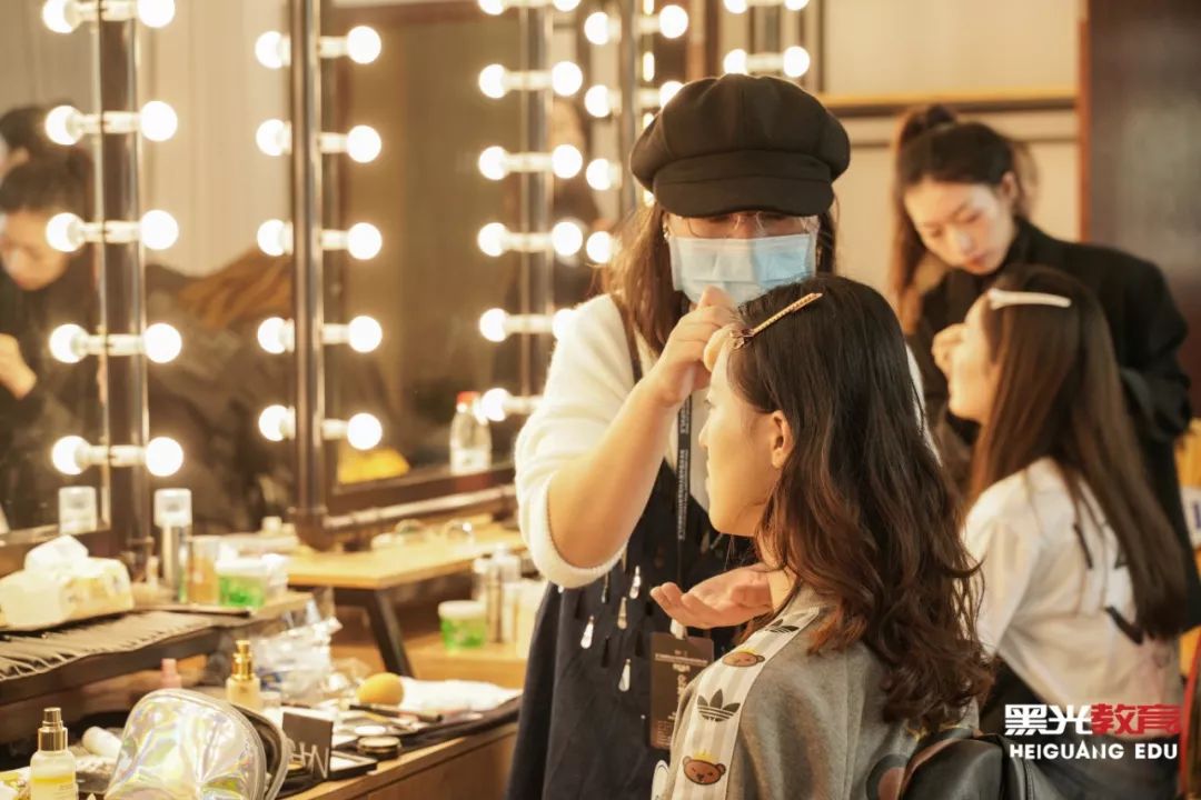 确认过眼神演唱会,确认过眼神小品年会