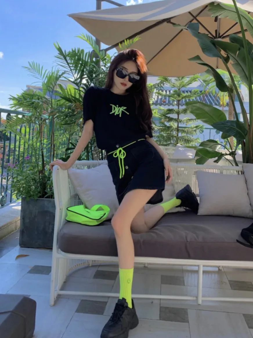 女生都是用美颜相机拍照吗,女生用美颜拍照好看吗