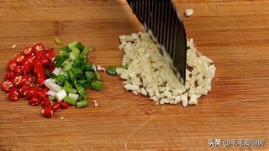 为什么饭店的拌黄瓜那么好吃？原来做法这么简单，学会过年露一手