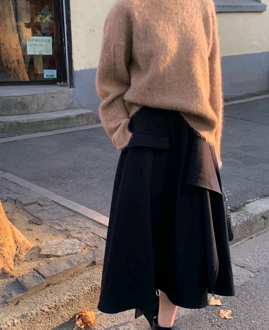 毛衣内搭搭配半身裙,毛衣搭半身裙怎么穿显身材