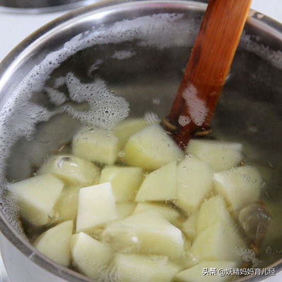 7个月宝宝辅食含铁钙,7个月宝宝吃什么辅食补铁补锌