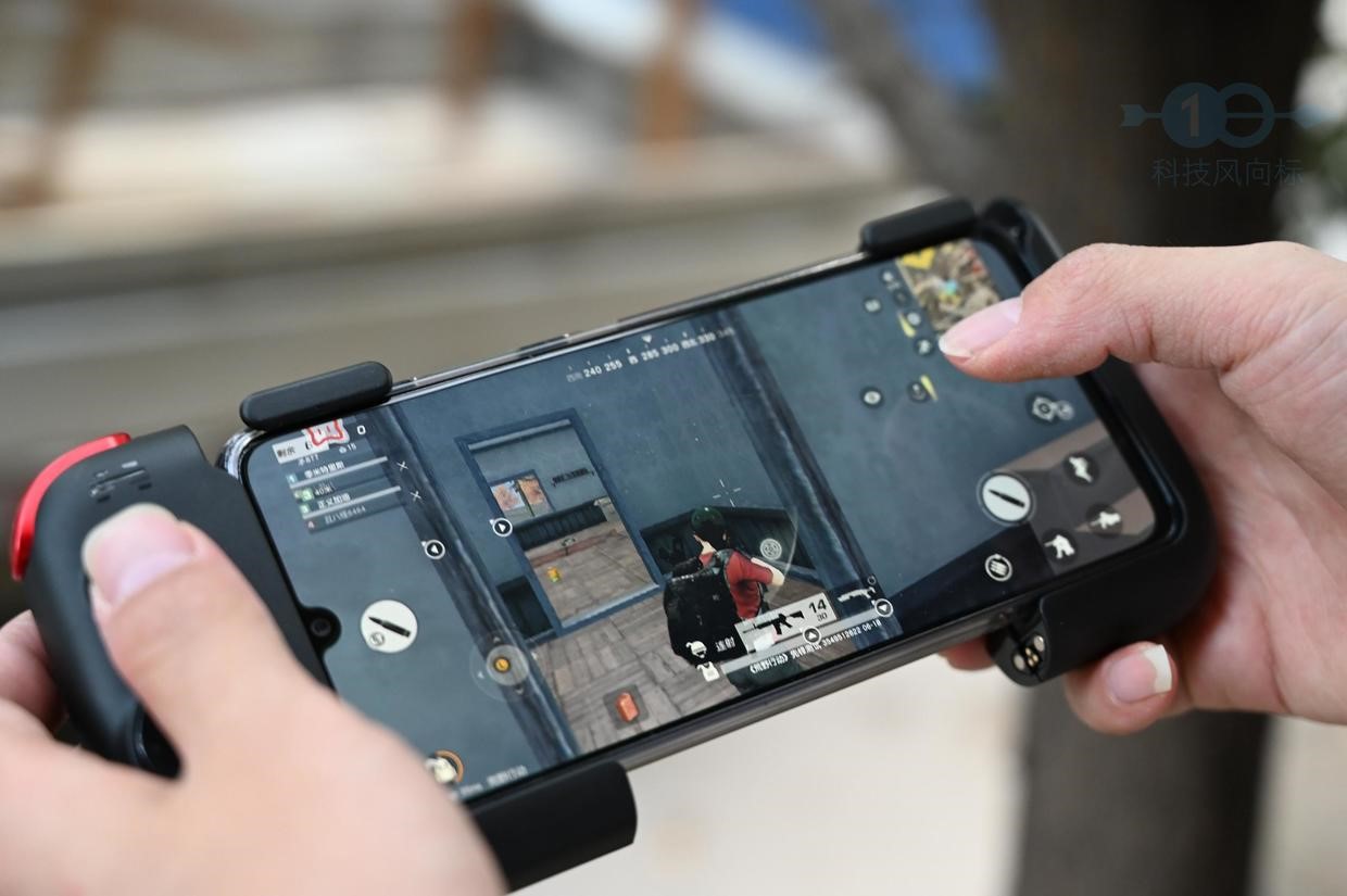 飞智八爪鱼手柄和北通手柄哪个好,飞智和黑鲨的游戏手柄哪个好