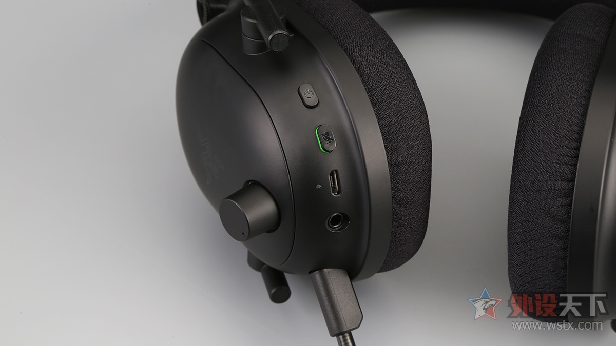 无线连接:雷蛇旋风黑鲨V2专业版游戏耳机评测