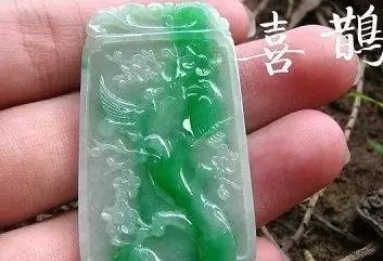 翡翠蝙蝠挂件寓意,翡翠挂件荷花的图案寓意