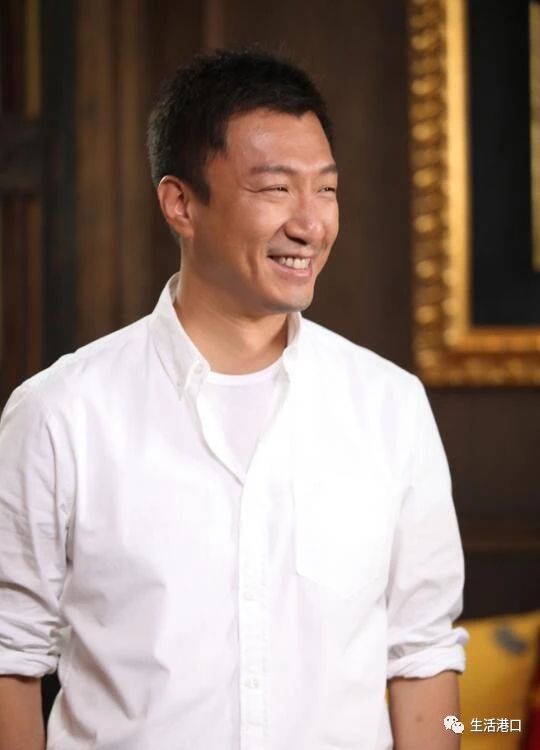 白衬衫发黄洗白可以用84消毒液吗,白衬衫放久了发黄怎么洗白