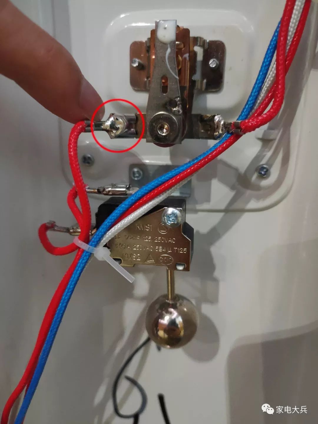 格力电热油汀取暖器拆解测评,美的油汀和先锋取暖器哪个好