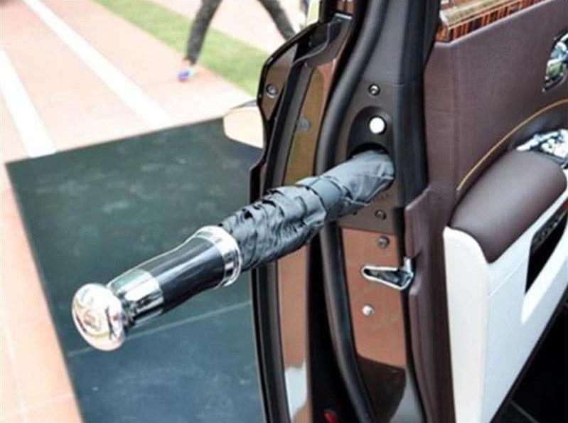 劳斯莱斯一把伞就值10万,劳斯莱斯雨伞多少钱一把视频