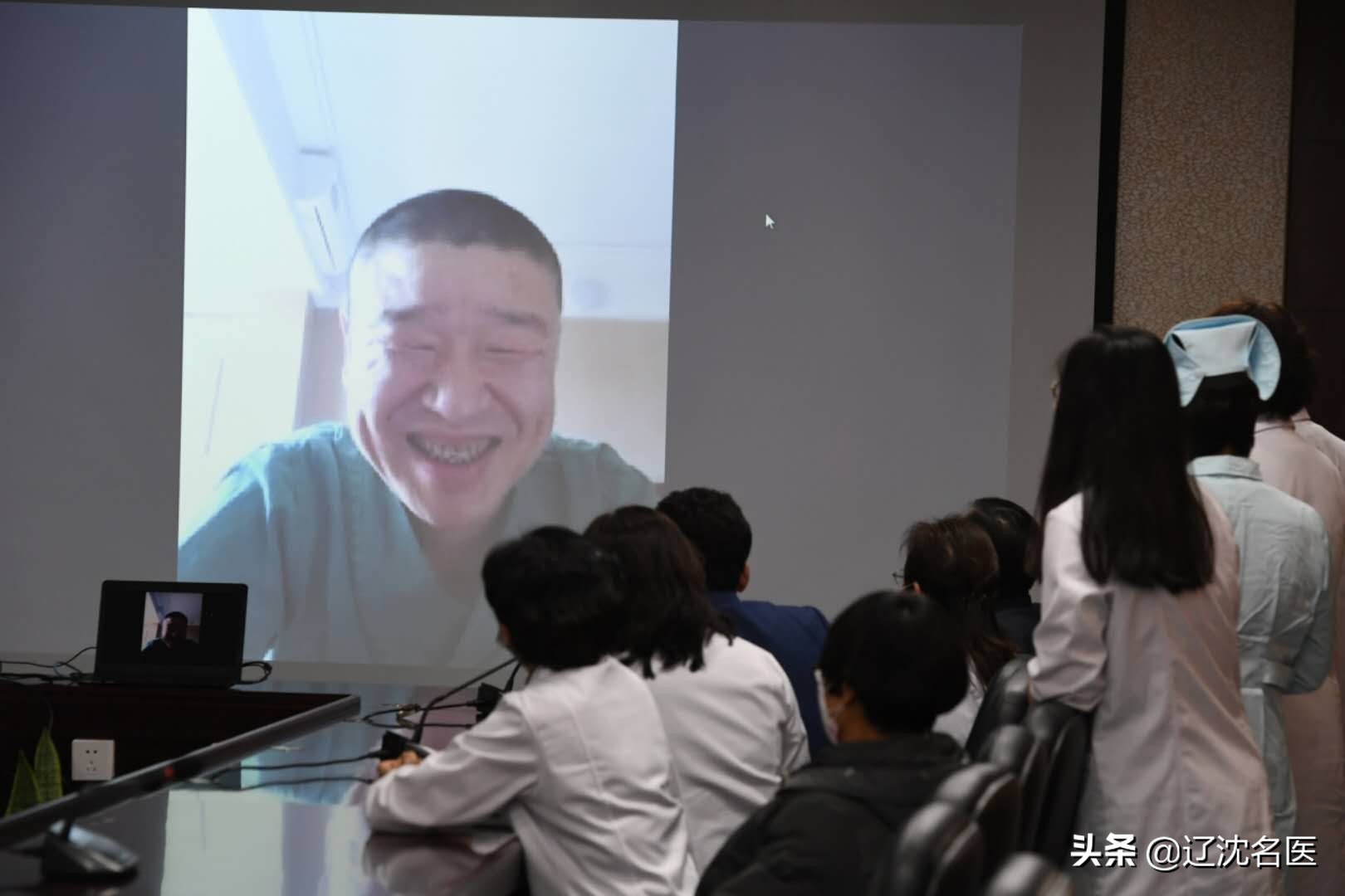 压力大,驰援武汉医生靠*眠药安**入睡,院领导送来催眠曲,管用