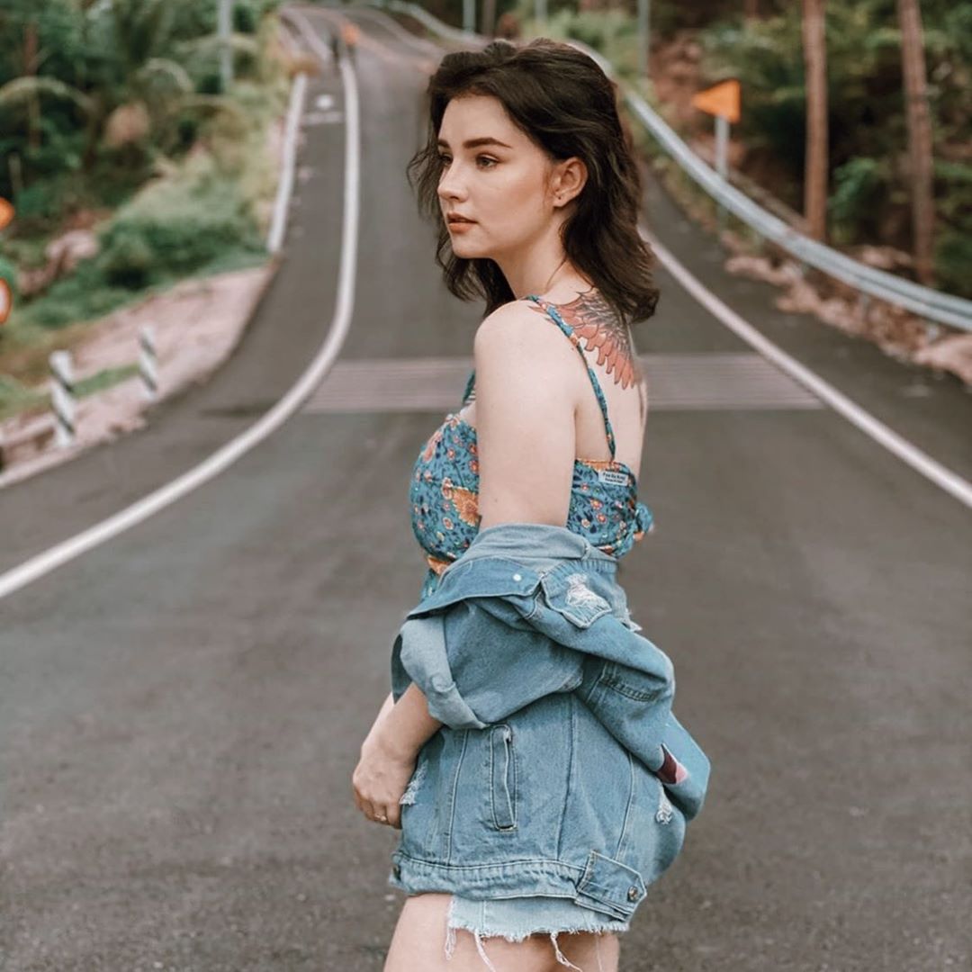 泰国混血网红美到不像真人，大方晒出整容过程，用健身力排众议