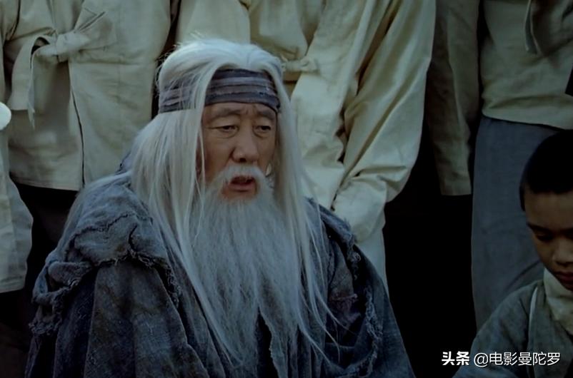 小伙喝了山里的神秘药酒,村民给小伙子喝了神奇的药酒