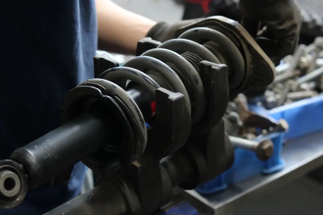 怪兽修车翻新的视频,怪兽修车翻新奥迪q7