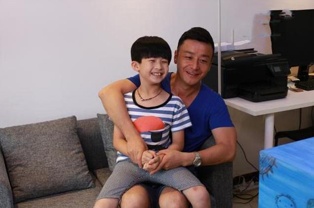 老师罚孩子抄名字100遍,老师惩罚孩子抄名字50遍