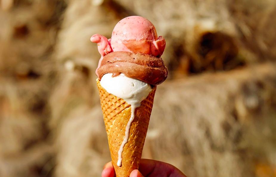 去年的冰淇淋到现在能吃吗,过了1天的冰淇淋还能吃吗