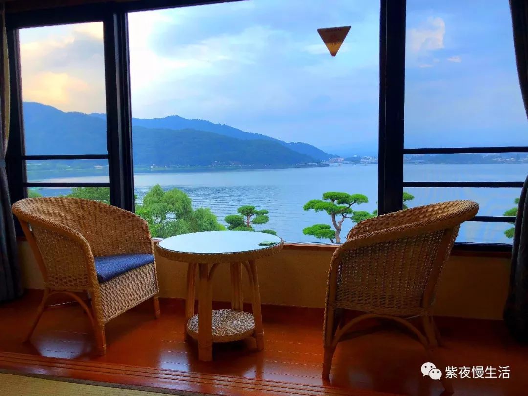 未见富士，幸运依在-秀峰阁湖月