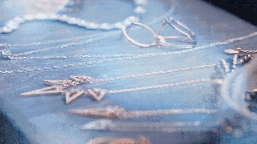 施华洛世奇到底是水晶还是玻璃,施华洛世奇价格高吗