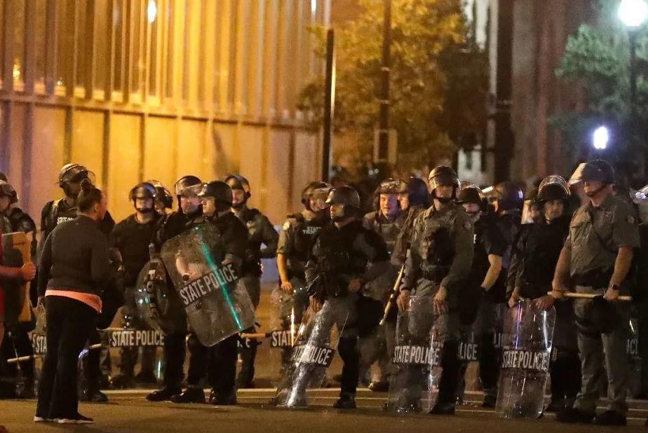 拜登对美国发起骚乱吗,拜登美国骚乱支持率