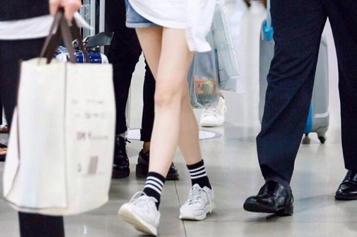 袜子上新,袜靴裙装解锁超能打的时髦组合